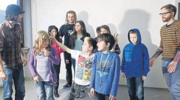 Darstellendes Spiel: Engagiert im Filmprojekt von links Joachim Haas, Lisa-Marie Sporysch, Evin Gündüz, Florian Günther, Emine Gündüz, Pasquale Mazziotti, Mehmet Ince, Ramona Sporysch, Kaan Cüce, Jeremy-Stefan Wille und Mark Leuner. Foto: privat