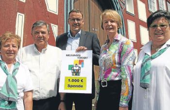 Gruppenbild vor dem Rathaus