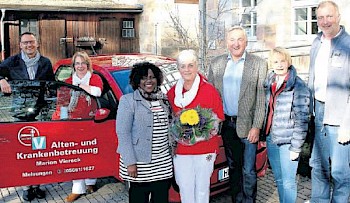 Freuen sich über 5000 Euro: Markus Boucsein, Vorsitzender des Fördervereins für ein zukunftsfähiges Melsungen, Pflegedienstleiterin Marion Behnken, Integrationsstellen-Mitarbeiterin Theresa Adenekan, Pflegedienstinhaberin und Spendensammlerin Marion Viereck, Vorsitzender der Alzheimergesellschaft Schwalm-Eder Dr. Jens Zemke, zweite Vorsitzende des Fördervereins Ilona Braun, Pflegedienst- Mitarbeiter Lars Viereck. Foto: Rehermann